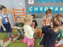 dzien_chlopca_jezyki026.jpg